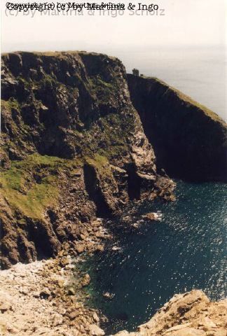 01_cliffs_of_mohair.jpg - Die Cliffs of Mohair. Ein sehr beliebtes und daher auch von Touristen gut besuchtes Ausflugsziel sind die Cliffs, mitten in den Burrens.